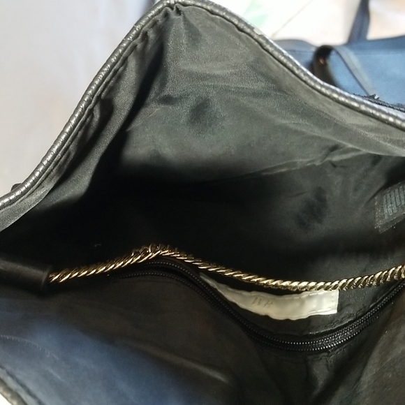 H & M FAUX-LEATHER TOTE WITH REMOVABLE CROSSBODY BAG IN BLACK - Picture 10 of 10